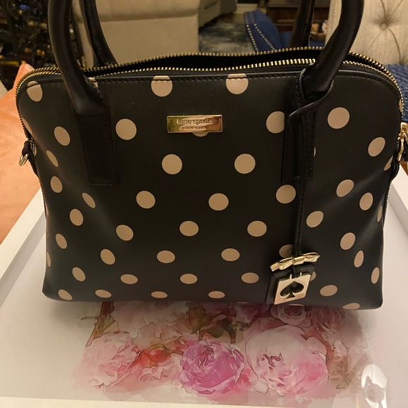 Lightly used Kate Spade ♠️ Satchel with Cosmetic bag. - Picture 3 of 12